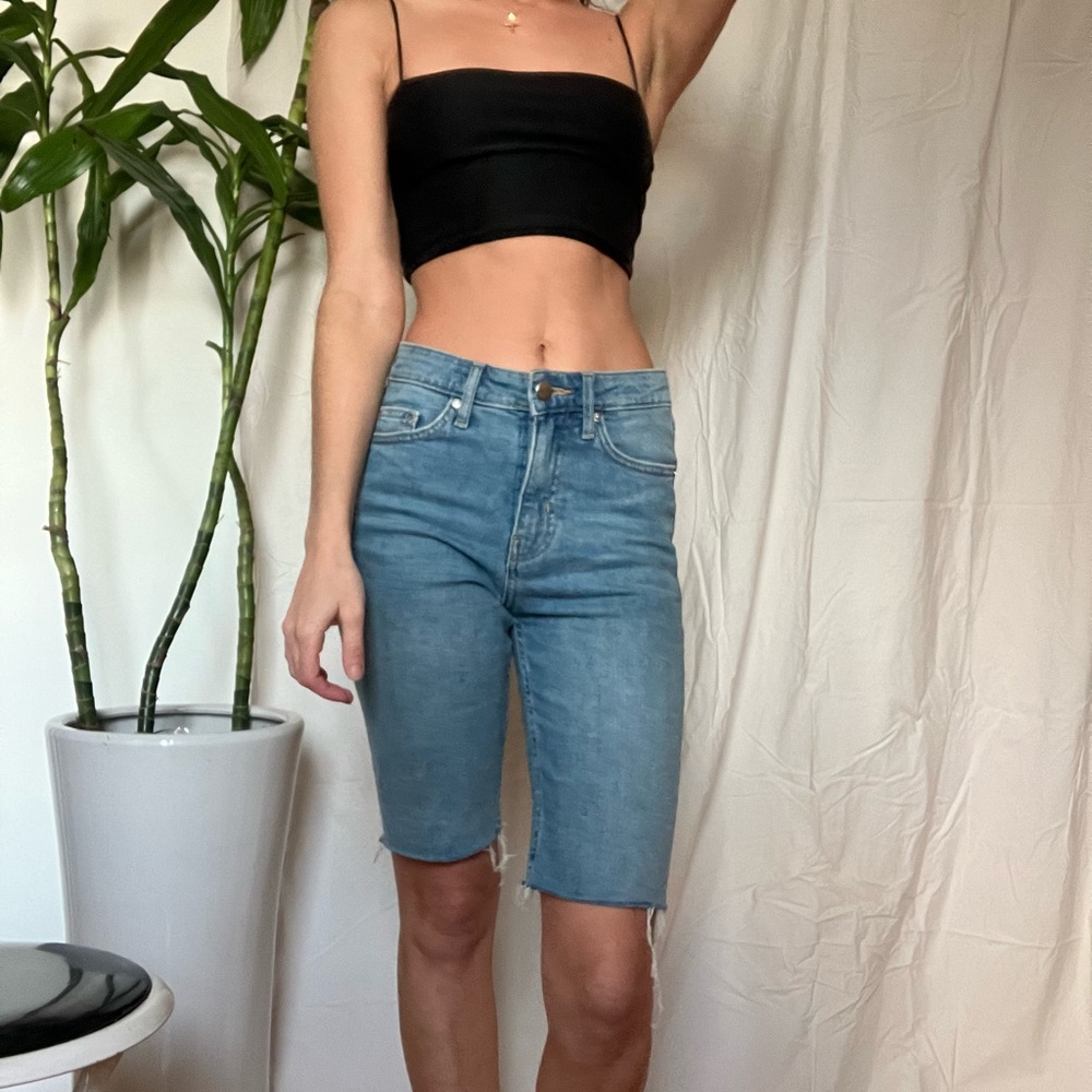 Black shirt crop top